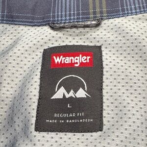 Wrangler Gray Shirt with Blue Plaid Collar